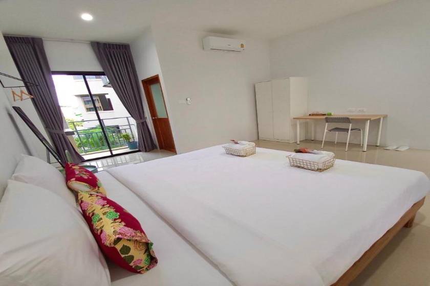 Alleyhill Phuket - Private & Cozy Boutique - King Room with Spa Bath