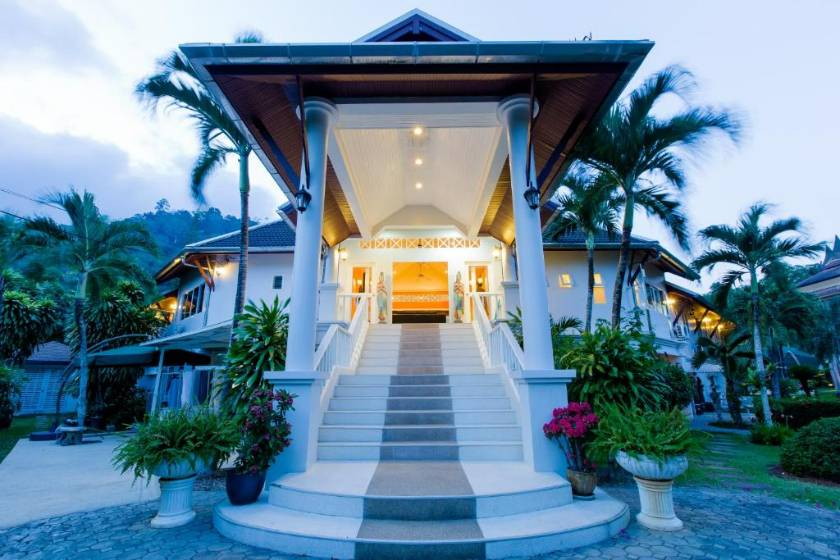 Serenity Lakeside Resort - facade