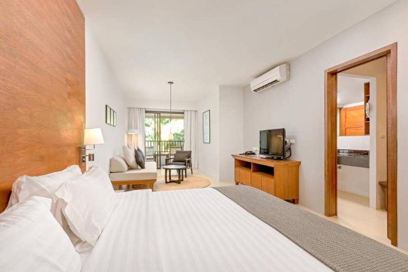 Sunprime Kamala Beach - Grand Deluxe Pool View Room