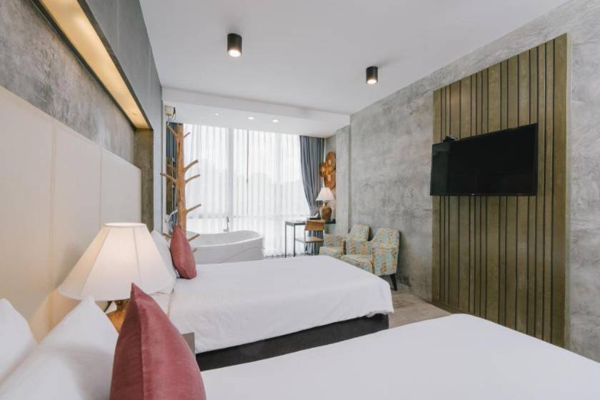 Patong Signature Boutique Hotel - Connecting Studios with Sea View