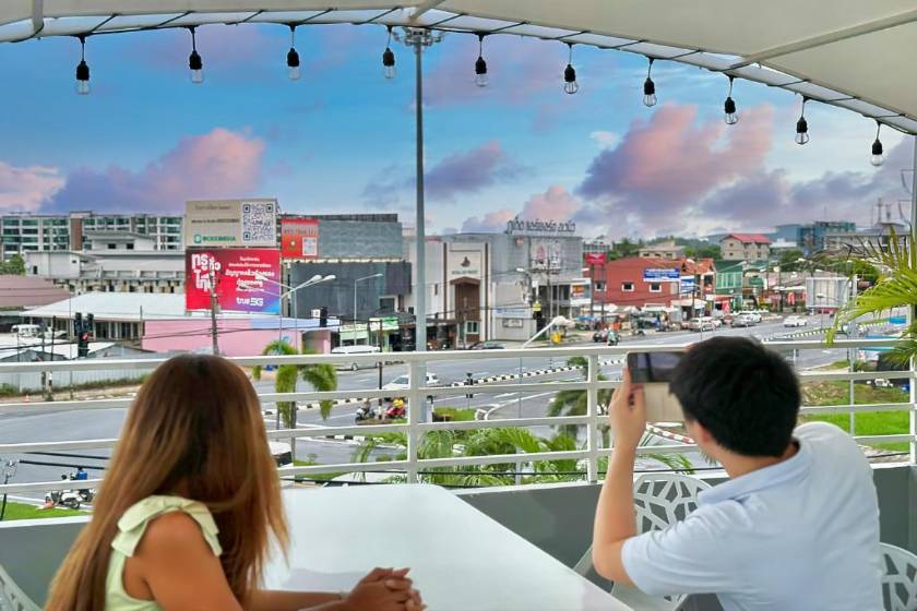 Friends Hostel - Phuket Airport - facade