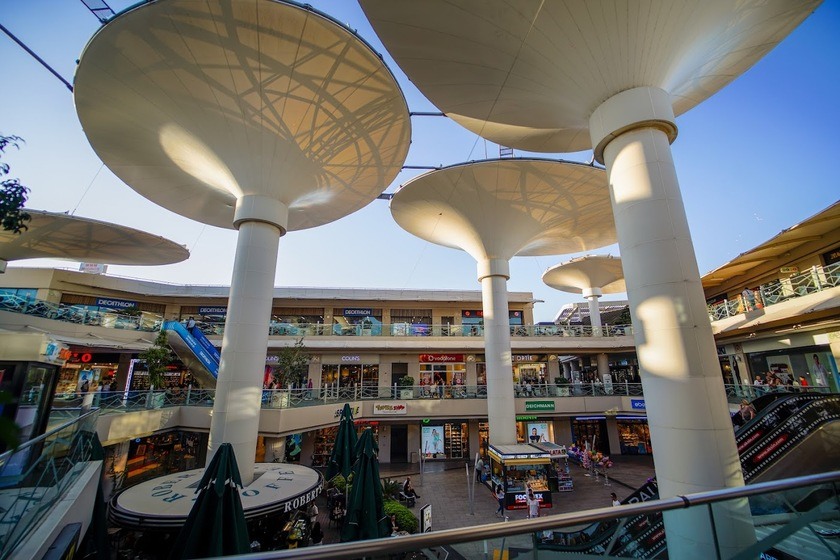 مرکز خرید اراستا