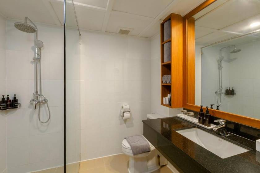 Sunprime Kamala Beach - Grand Deluxe Pool View Room