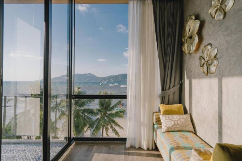 Patong Signature Boutique Hotel - Deluxe Triple Studio with Sea View and Spa Bath