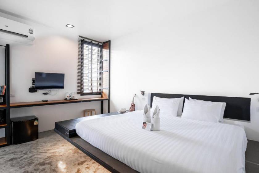 Book a Bed Poshtel - SHA Plus - Deluxe King Room