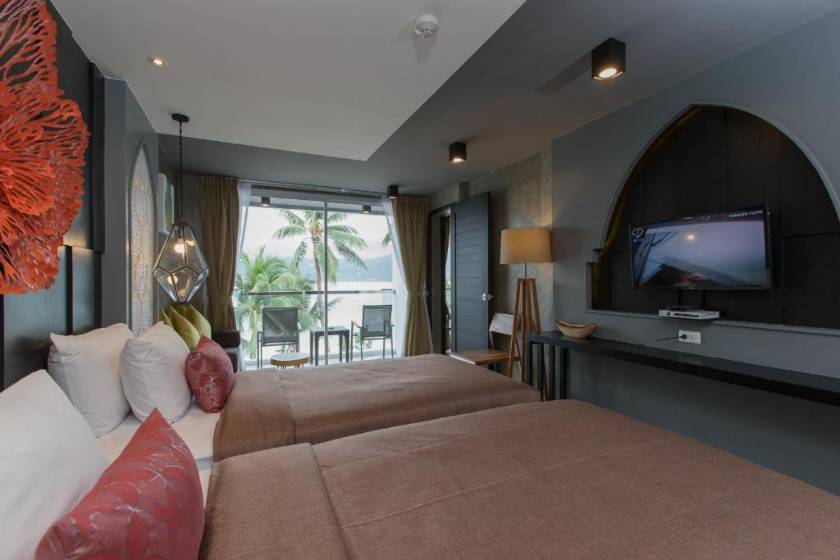 Patong Signature Boutique Hotel - Superior Twin Room with Partial Sea View