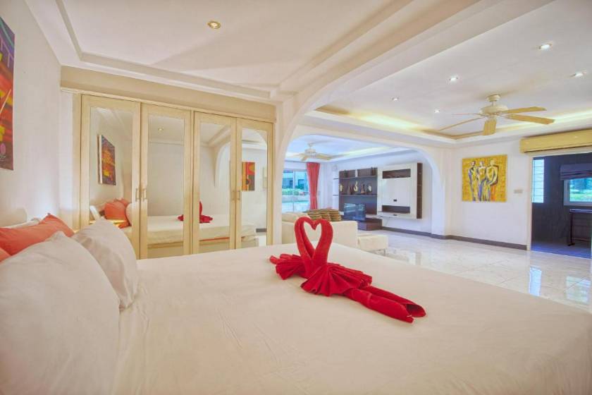 Serenity Lakeside Resort - Suite with pool access