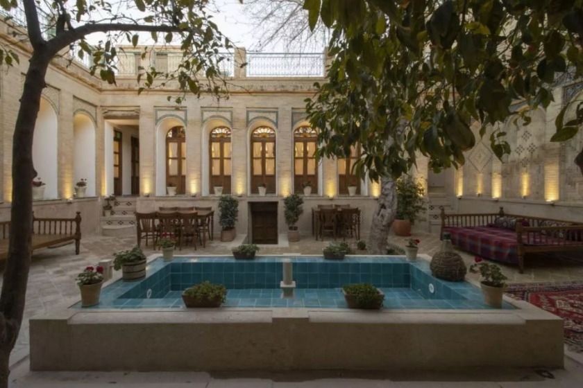 اقامتگاه سنتی ورتاج شیراز - نما