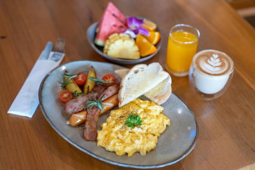 Patong Signature Boutique Hotel - food and drink