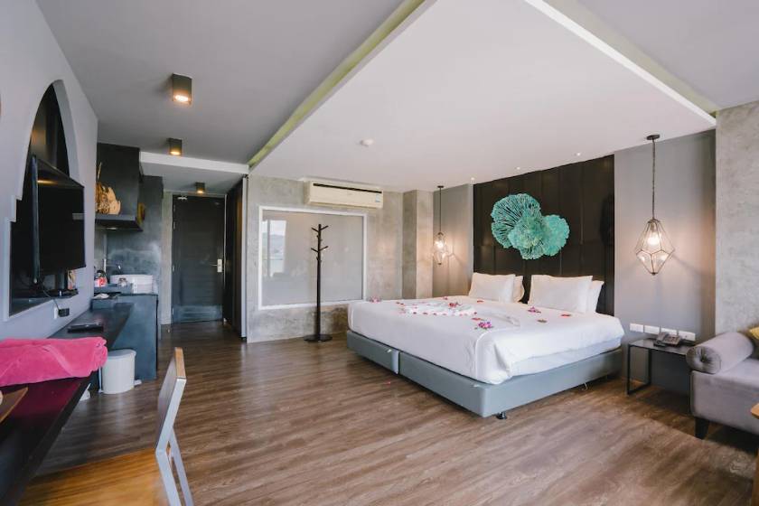 Patong Signature Boutique Hotel - Superior Double or Twin Room With Bath