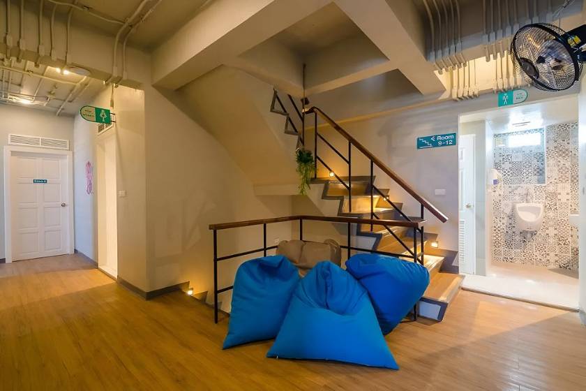 Friends Hostel - Phuket Airport - facade