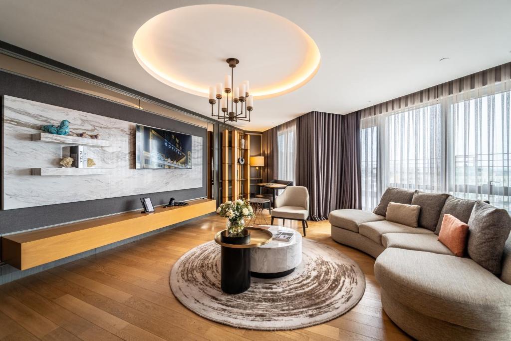 Sofitel Istanbul Taksim Istanbul - One Bedroom Signature Suite with Terrace and Sea View