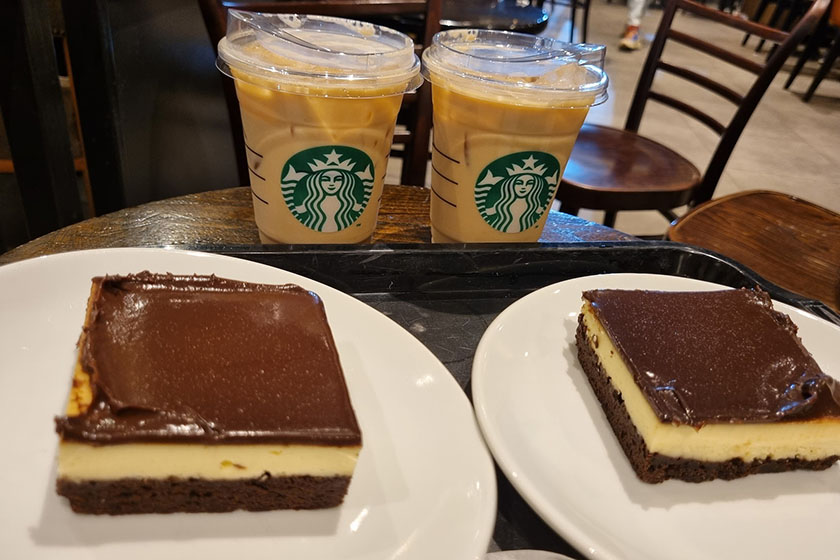 کافه استارباکس (Starbucks)
