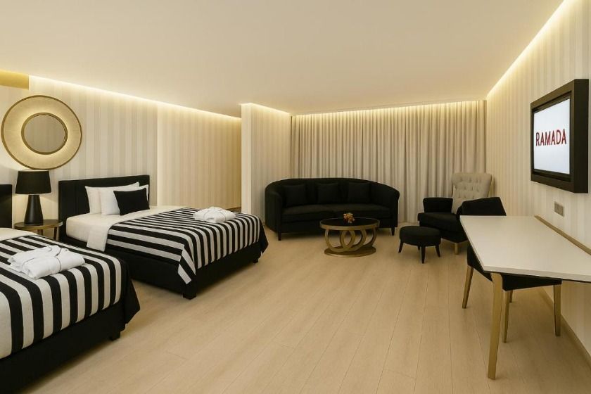 Ramada Hotel & Suites by Wyndham Istanbul Sisli Istanbul - Junior Suite