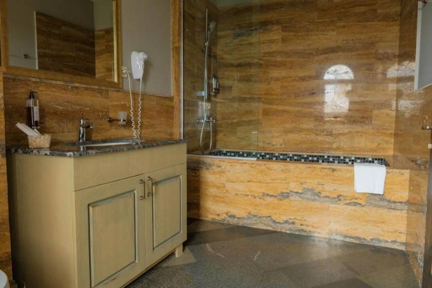 Apricot Hotel Yerevan - Family Suite with Balcony