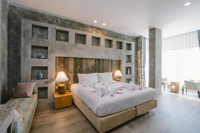 Patong Signature Boutique Hotel - Superior King Room with Partial Sea View