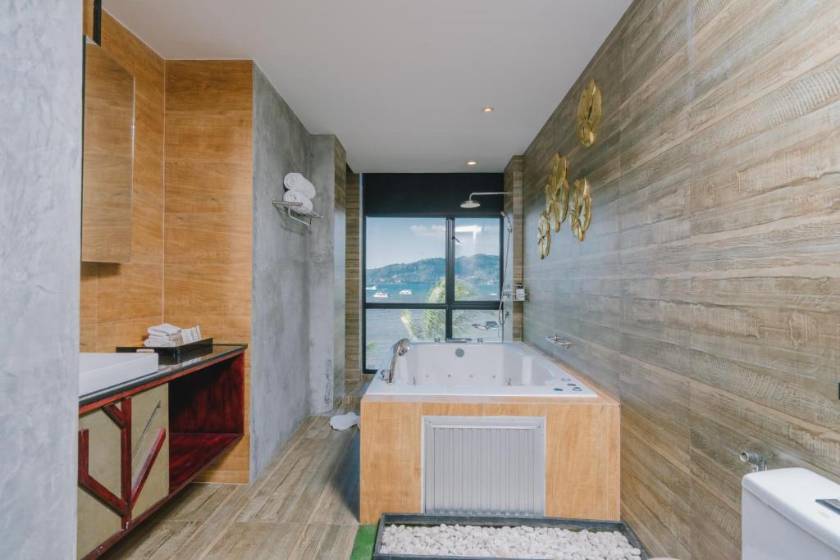 Patong Signature Boutique Hotel - Deluxe Triple Studio with Sea View and Spa Bath