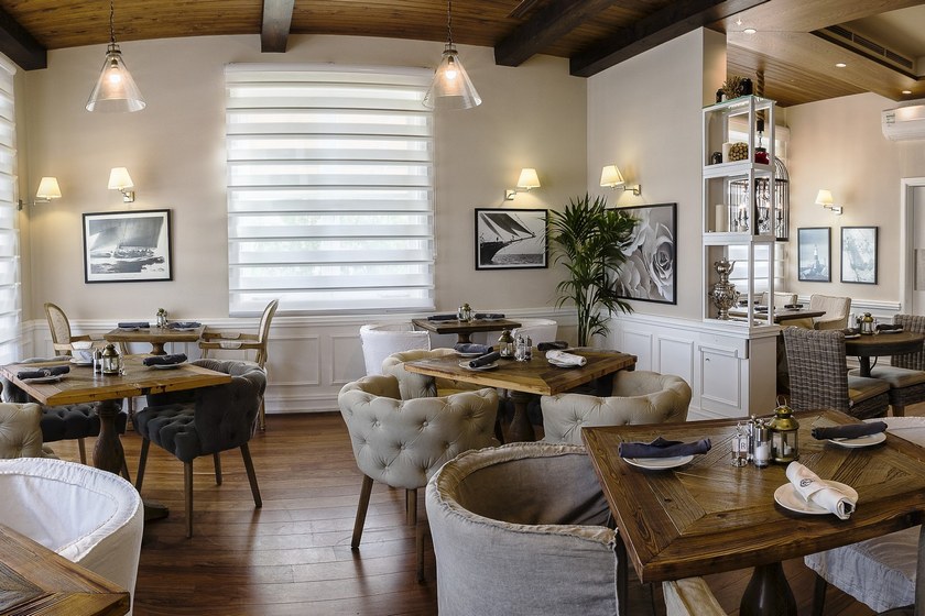 کافه و رستوران هامپتونز دبی. منبع عکس: گوگل‌مپ. عکاس: The Hamptons Cafe & Restaurant