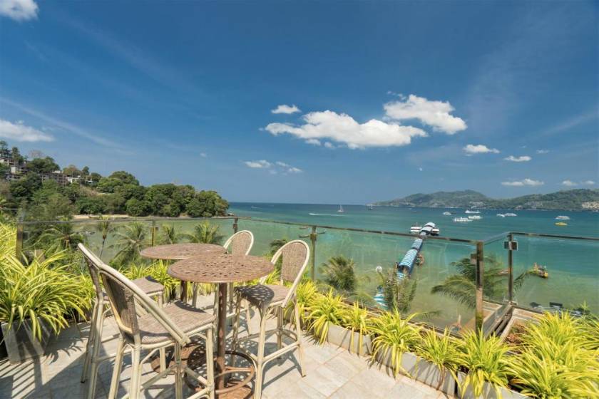 Patong Signature Boutique Hotel - Deluxe Triple Studio with Sea View and Spa Bath