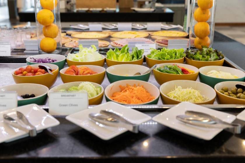 Sunprime Kamala Beach - food and drink