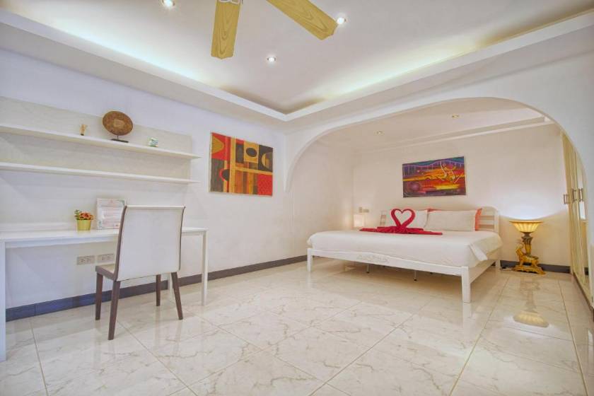 Serenity Lakeside Resort - Bungalow with Lake View