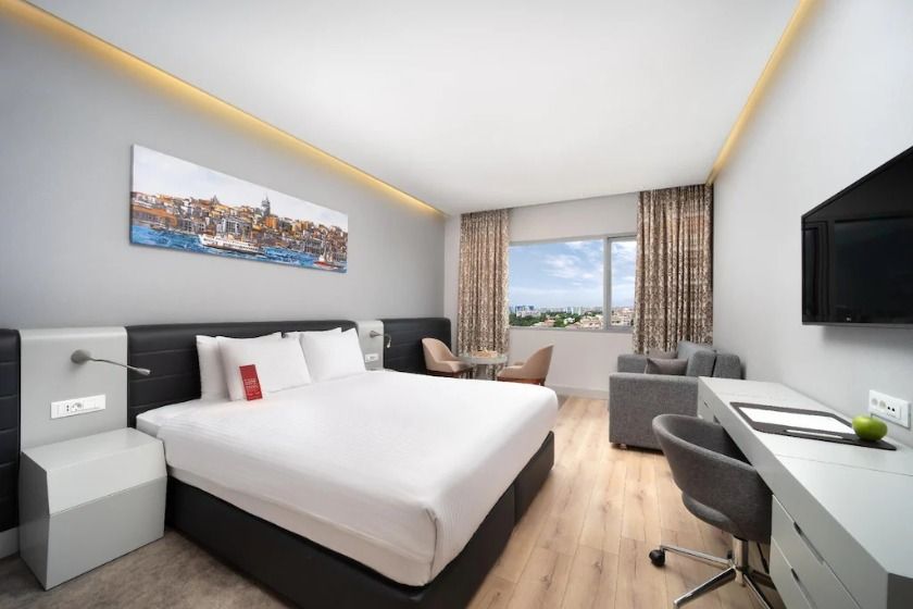 Ramada Plaza by Wyndham Istanbul Atakoy - Standard King Room with City View