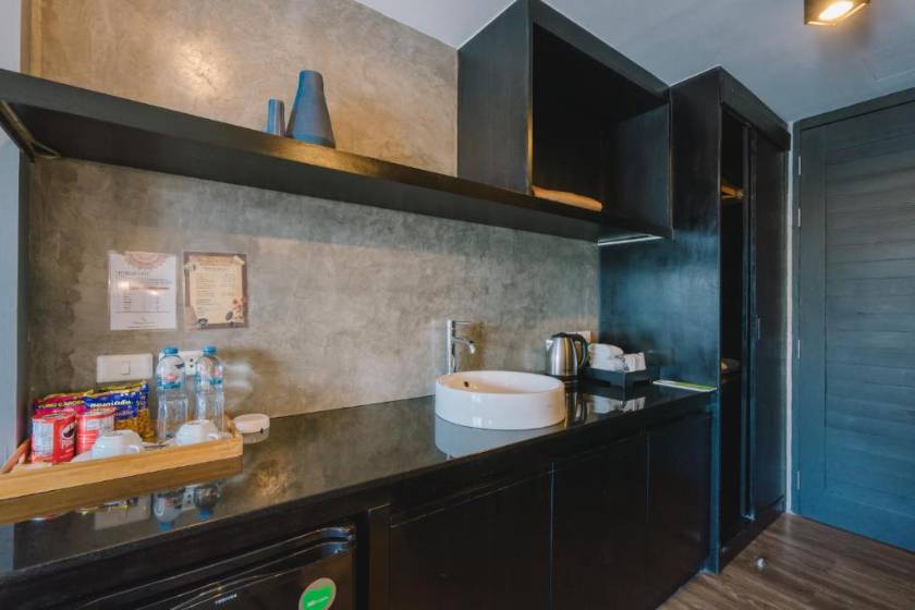 Patong Signature Boutique Hotel - Deluxe Triple Studio with Sea View and Spa Bath