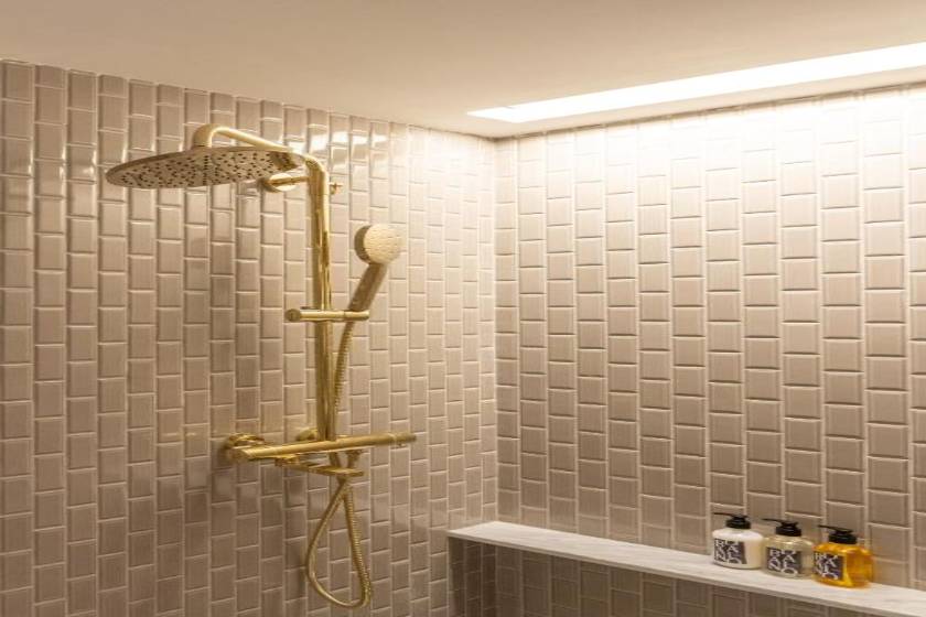 Bandalo Boutique Hotel - Patong Beach Road - Blue Moon - Suite Room with Balcony Facing Beach View