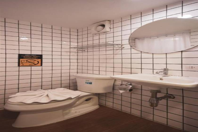 Book a Bed Poshtel - SHA Plus - Triple Room with Bathroom