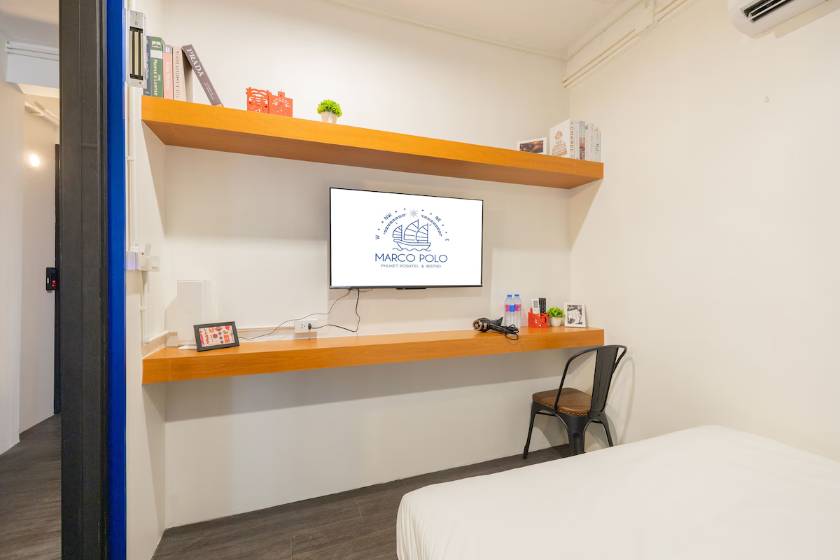 Marco Polo Phuket Poshtel & Bistro - Double Room with Private Bathroom