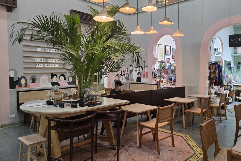 کافه بوستون لین دبی. منبع عکس: گوگل‌مپ. عکاس:‌ Lenka Abs