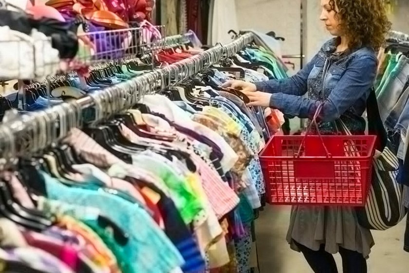 فروشگاه دست دوم فروشی. منبع عکس: وبسایت Nationaltoday.Com. عکاس: نامشخص