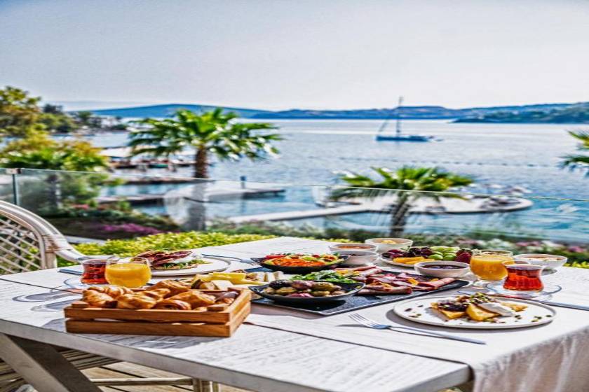 Cape Bodrum Luxury Hotel & Beach - food and drink