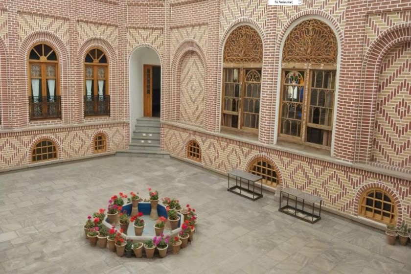 هتل بوتیک عمارت میرزا مهدی فراش باشی (سرخه ای) تبریز - محوطه