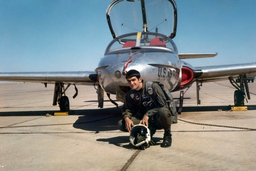 شهادت خلبان بابایی. منبع عکس: وبسایت Defapress.ir. عکاس: نامشخص