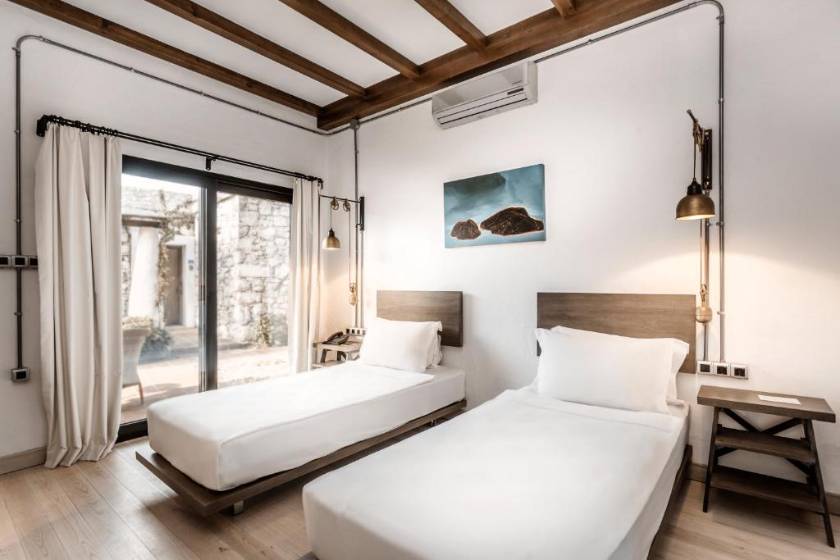 Flamm - Courtyard Standard