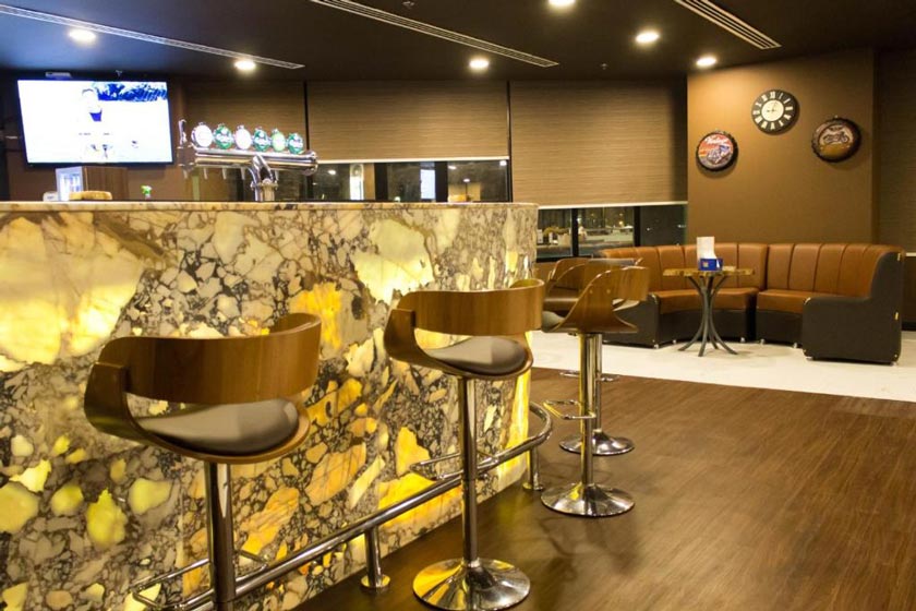 Parkside Plaza Muscat - bar