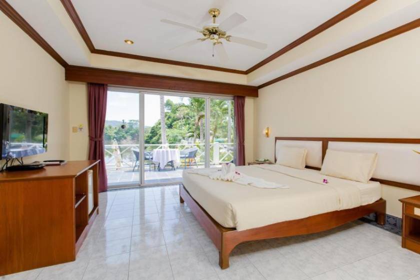 Serenity Lakeside Resort - Deluxe Room with Lake View