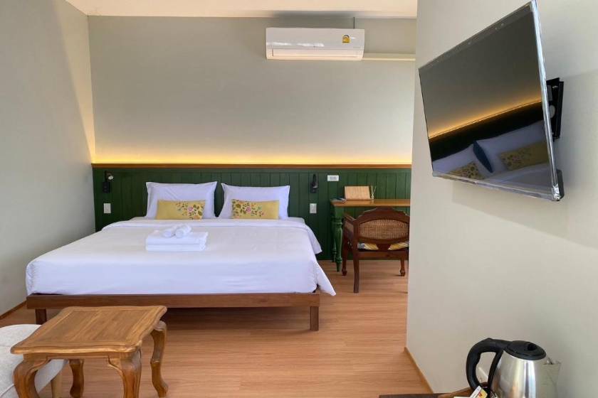 Alleyhill Phuket - Private & Cozy Boutique - Family Room with Mountain View