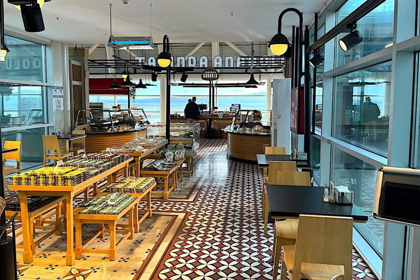 کافه و رستوران فرودگاه ازمیر