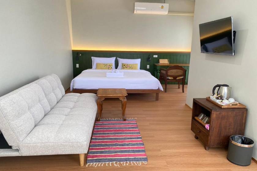 Alleyhill Phuket - Private & Cozy Boutique - Family Room with Mountain View