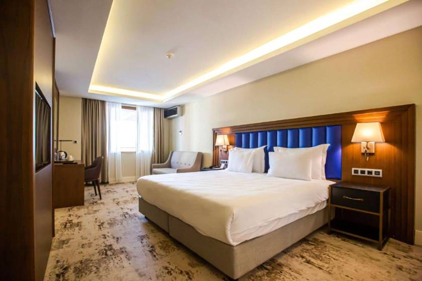Ramada Plaza Sultanahmet By Wyndham - Corner King Suite with Balcony