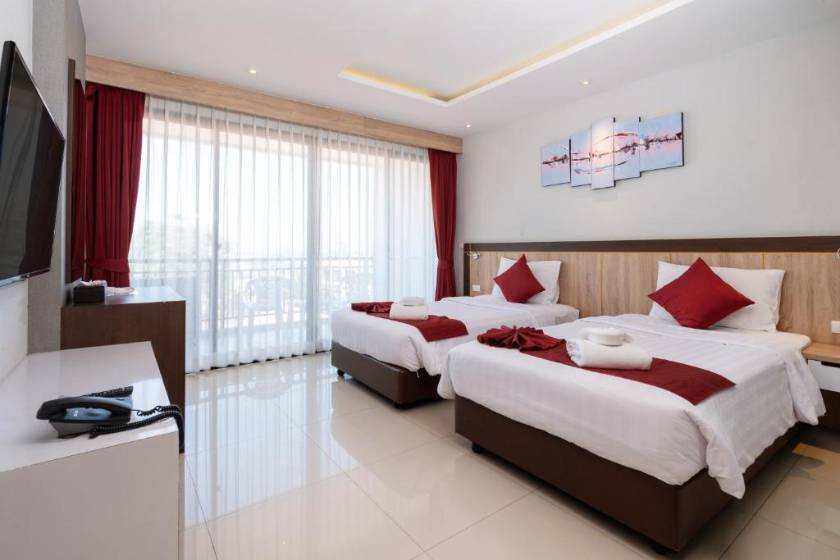 Paripas Patong Resort - Deluxe Twin Room with Balcony