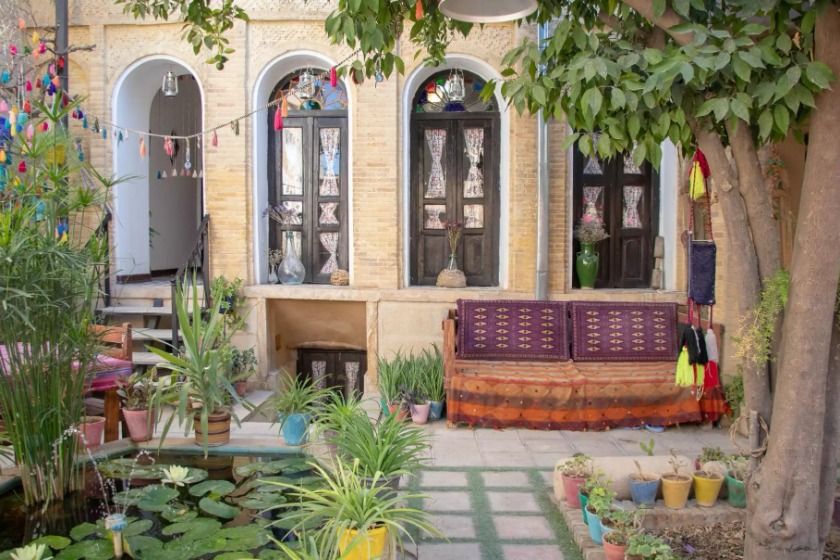 اقامتگاه ترنجستان شیراز - محوطه