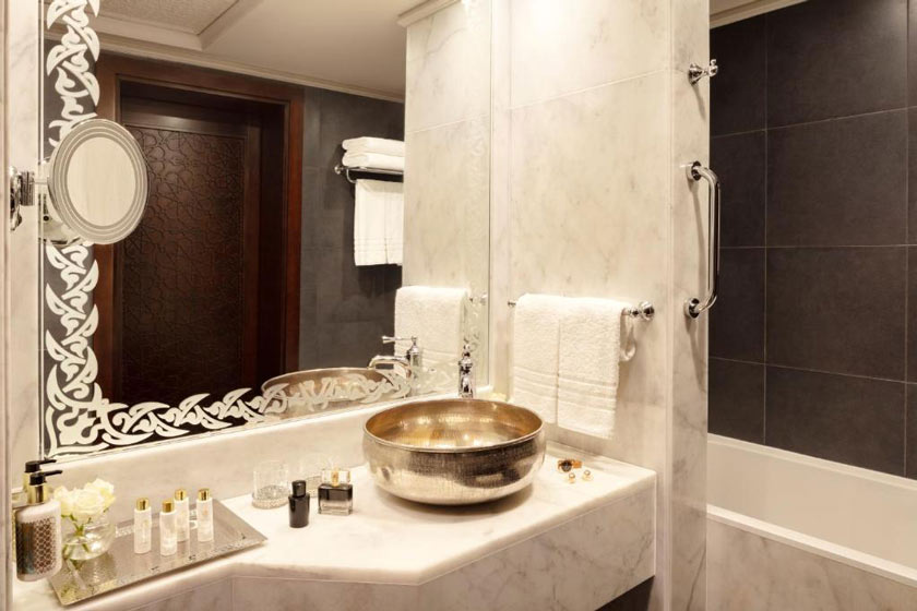 Jumeirah Zabeel Saray Dubai - Seafront Five Bedroom Royal Villa