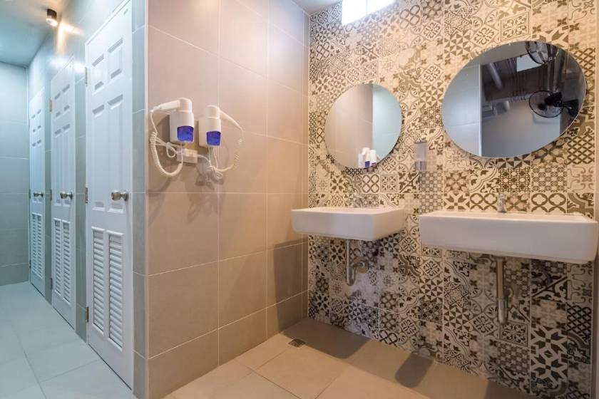 Friends Hostel - Phuket Airport - Bed in 6-Bed Female Dormitory Room