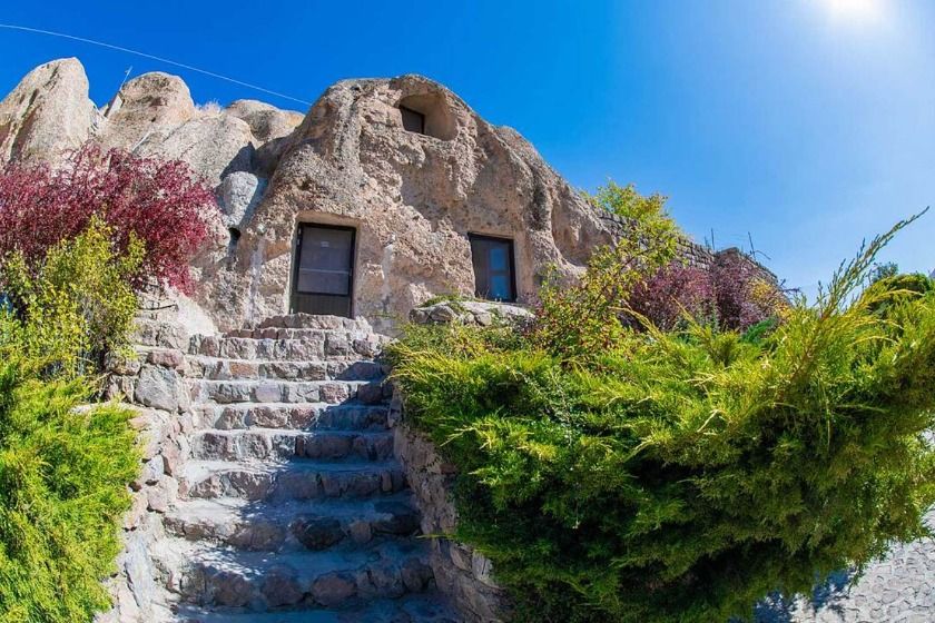 هتل صخره ای لاله کندوان تبریز