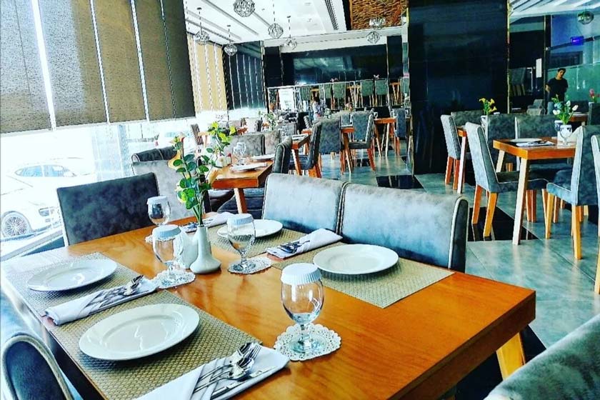 Parkside Plaza Muscat - restaurant