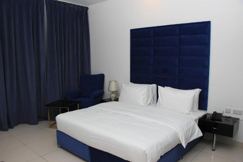 Parkside Plaza Muscat - Deluxe King Room