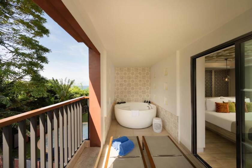 Avista Grande Phuket Karon - MGallery - Deluxe Suite with Whirlpool Bath – Mountain View